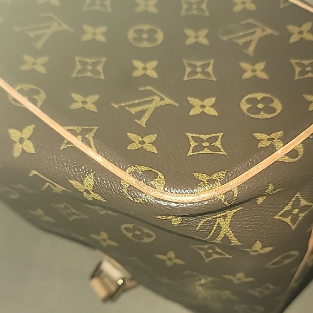 Louis Vuitton Classic Monogram Tote with Tan Accents - Picture 11 of 15